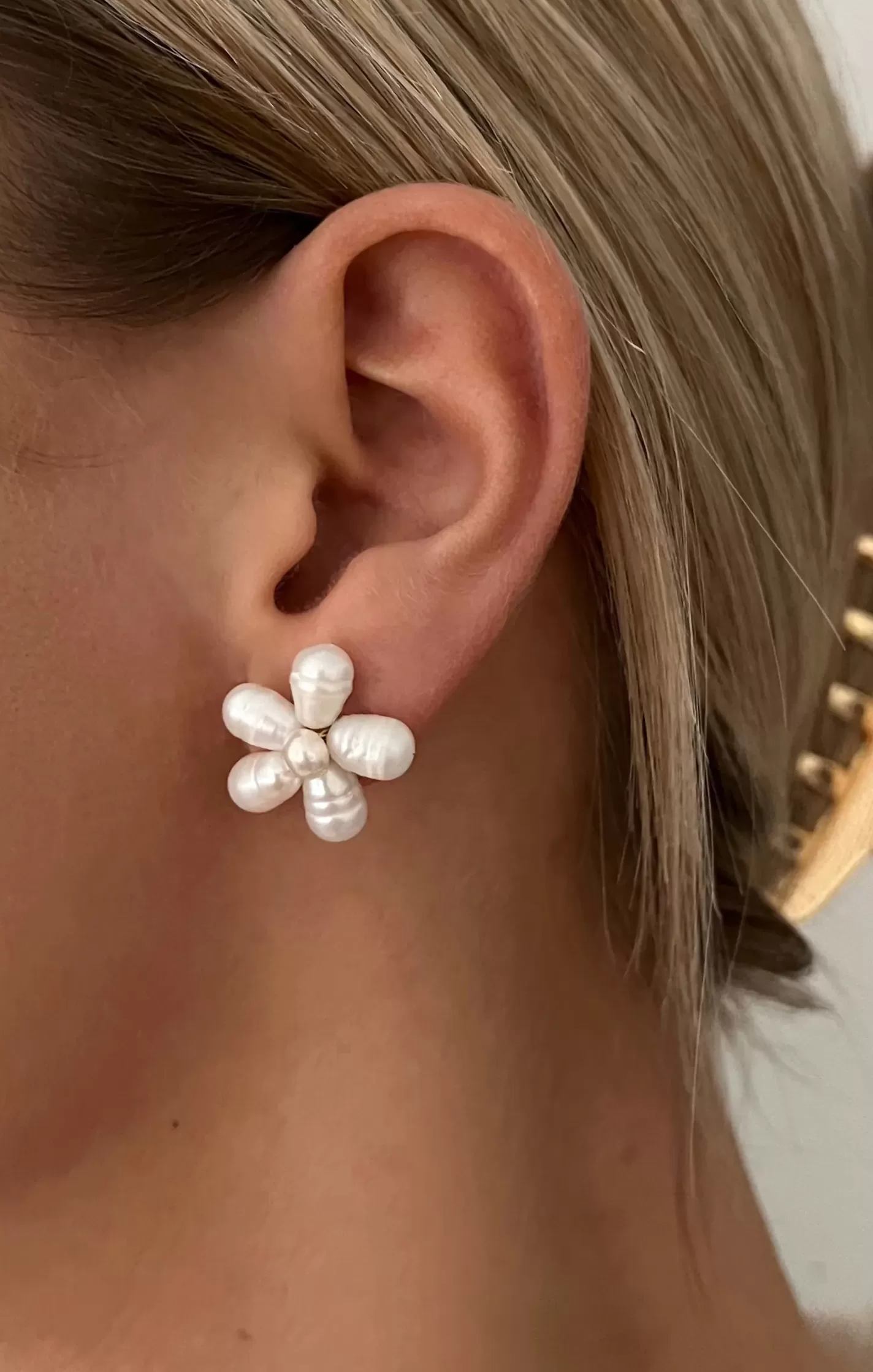 Show Me Your Mumu ALV Jewels Pearl Flower Stud Earrings