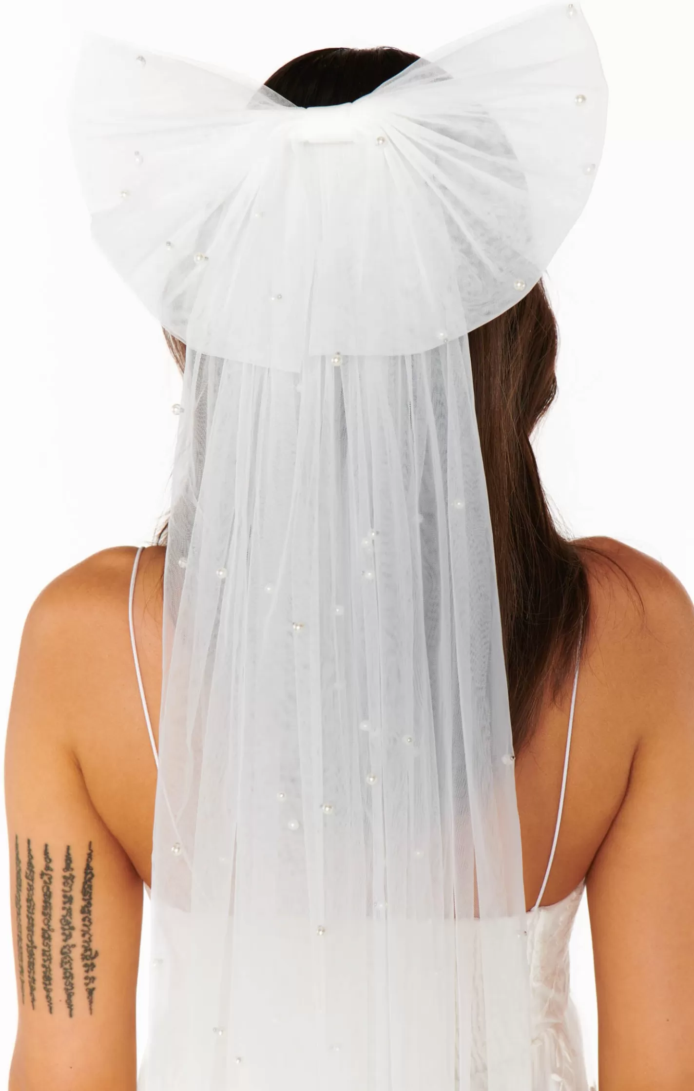 Show Me Your Mumu Pearl Bow Veil